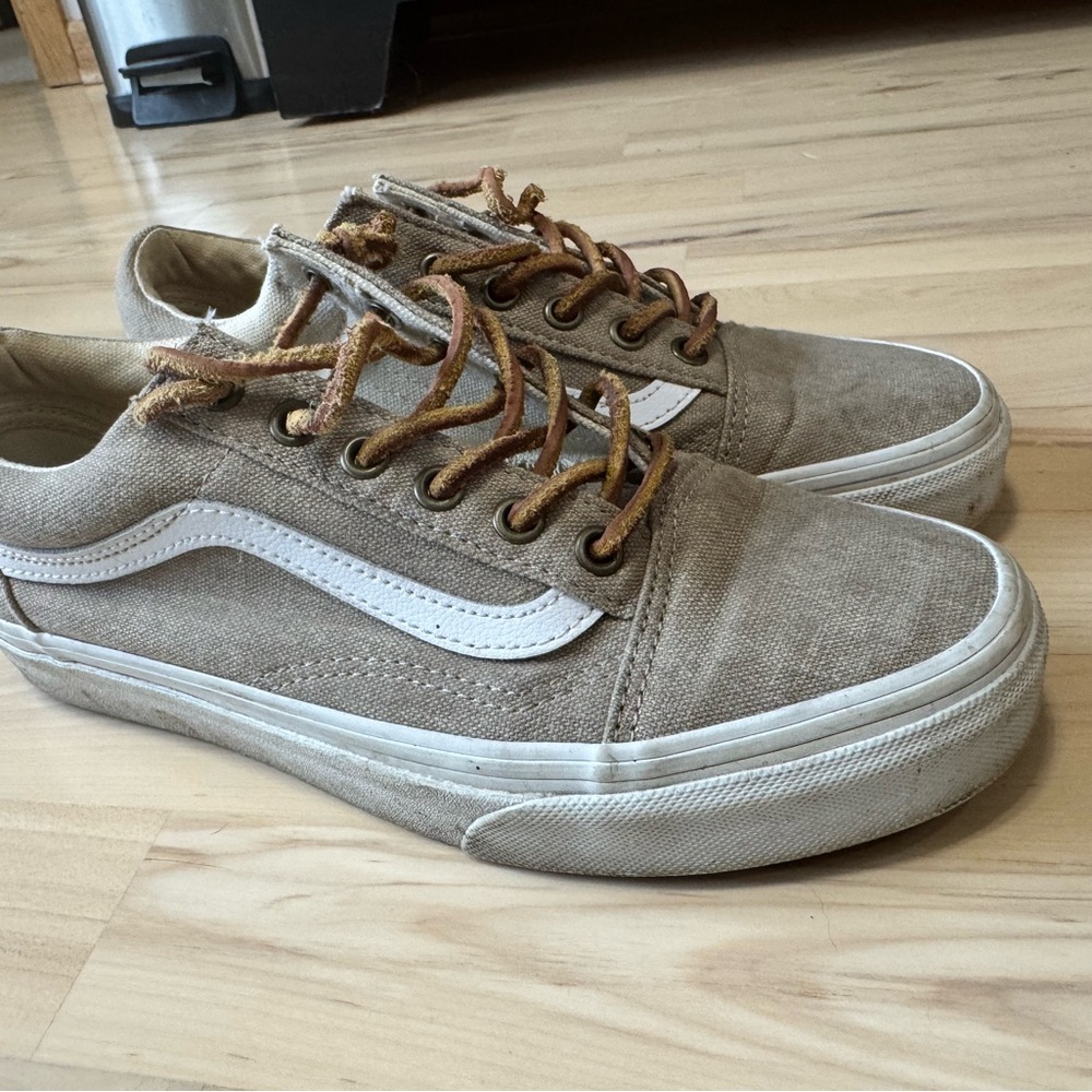 Vans women’s Brown Canvas Sneakers
